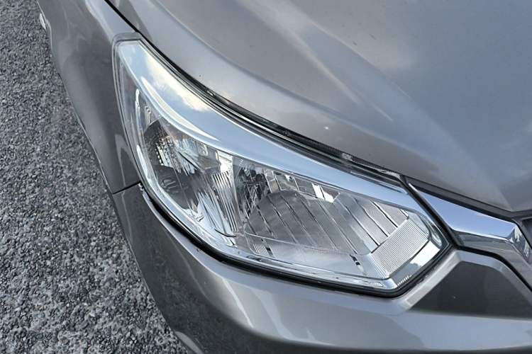 Used Venucia D50 2013 1.6L Manual Luxury Edition Right Front Headlight