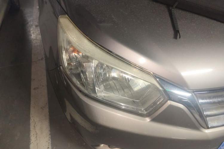 Used Venucia D50 2013 1.6L Manual Luxury Edition Right Front Headlight