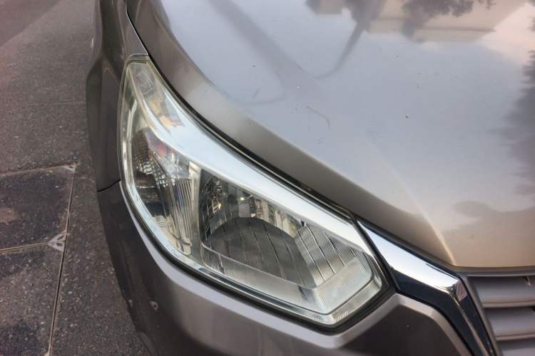 Used Venucia D50 2013 1.6L Manual Luxury Edition Right Front Headlight