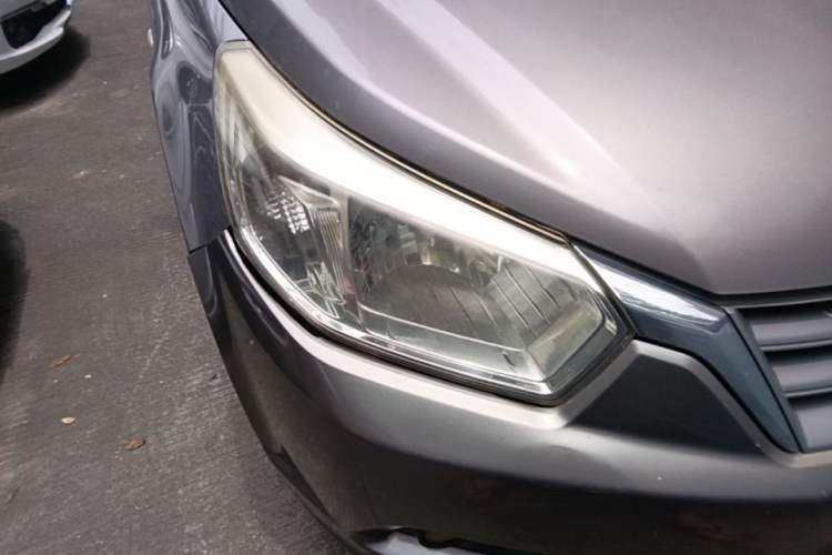 Used Venucia D50 2013 1.6L Automatic Fashion Edition Right Front Headlight