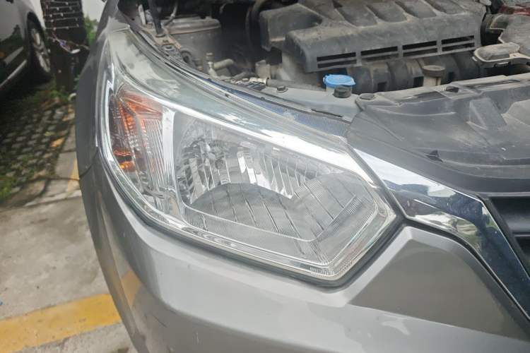 Used Venucia D50 2013 1.6L Automatic Fashion Edition Right Front Headlight