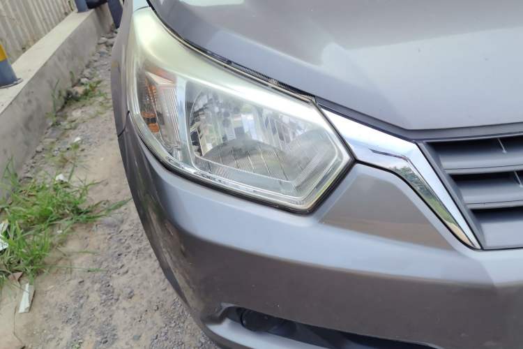 Used Venucia D50 2013 1.6L Manual Fashion Edition Right Front Headlight