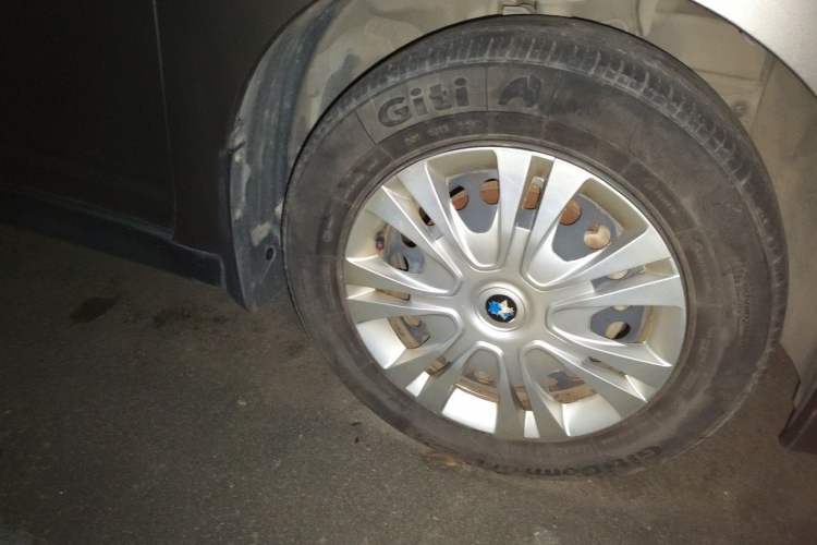Used Venucia D50 2013 1.6L Manual Fashion Edition Right Front Wheel Hub