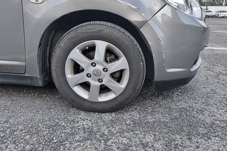 Used Venucia D50 2013 1.6L Manual Luxury Edition Right Front Wheel Hub