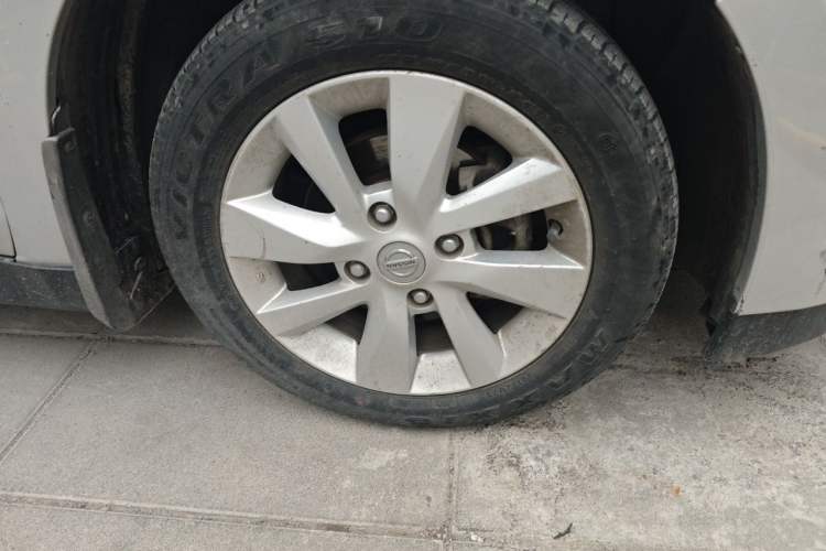Used Venucia D50 2013 1.6L Manual Luxury Edition Right Front Wheel Hub