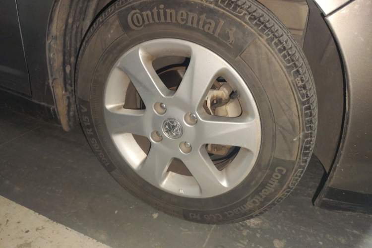 Used Venucia D50 2013 1.6L Manual Luxury Edition Right Front Wheel Hub