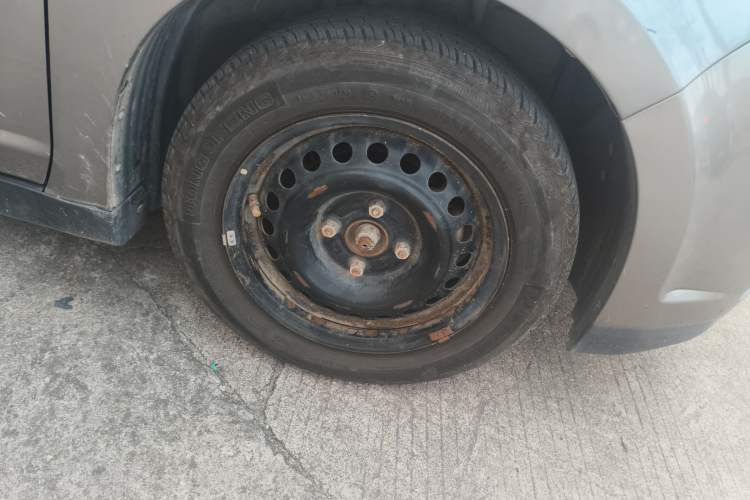 Used Venucia D50 2013 1.6L Manual Fashion Edition Right Front Wheel Hub