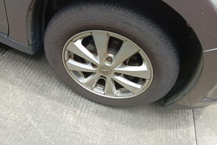 Used Venucia D50 2013 1.6L Automatic Fashion Edition Right Front Wheel Hub
