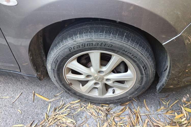 Used Venucia D50 2013 1.6L Manual Fashion Edition Right Front Wheel Hub