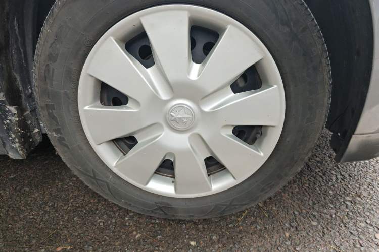 Used Venucia D50 2013 1.6L Manual Fashion Edition Right Front Wheel Hub