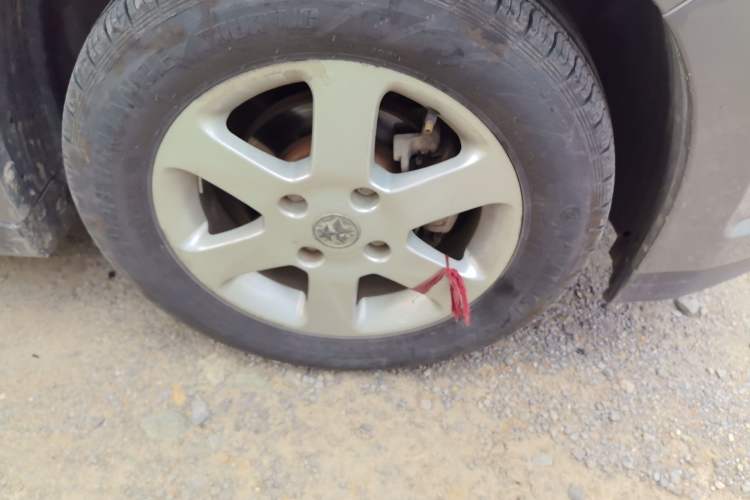 Used Venucia D50 2013 1.6L Manual Fashion Edition Right Front Wheel Hub