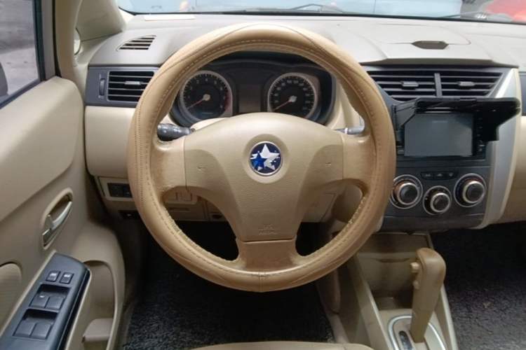 Used Venucia D50 2013 1.6L Automatic Fashion Edition Steering Wheel