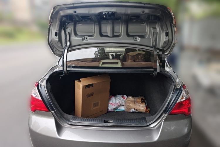 Used Venucia D50 2013 1.6L Manual Fashion Edition Trunk