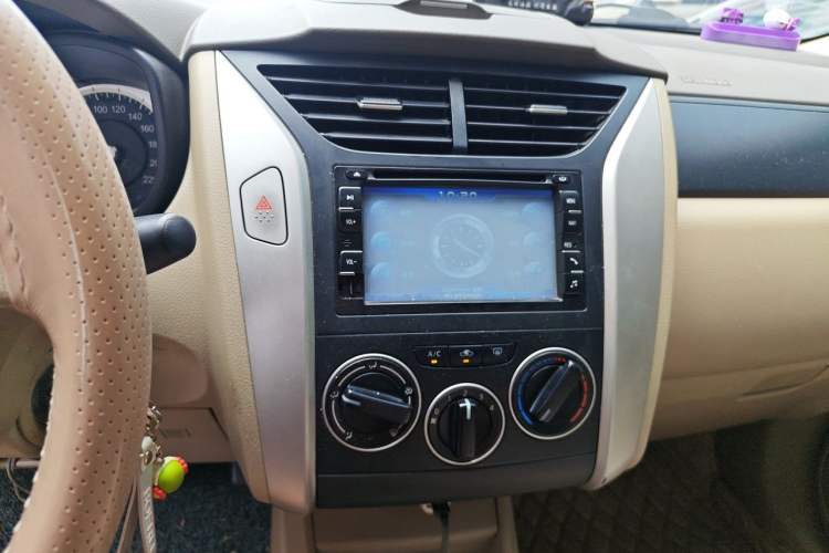 Used Venucia D50 2013 1.6L Automatic Fashion Edition Audio And AC Panel