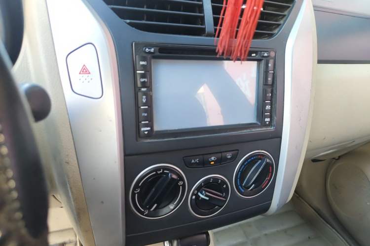 Used Venucia D50 2013 1.6L Automatic Fashion Edition Audio And AC Panel
