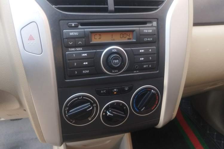 Used Venucia D50 2013 1.6L Manual Fashion Edition Audio And AC Panel