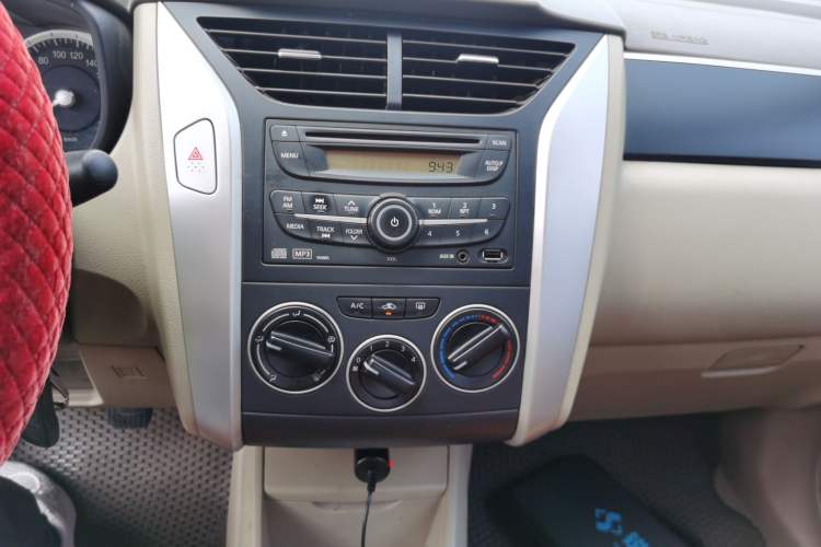 Used Venucia D50 2013 1.6L Manual Luxury Edition Audio And AC Panel