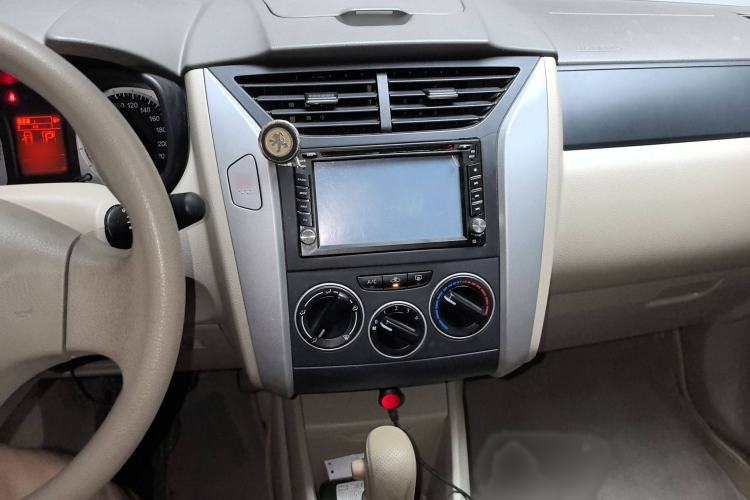 Used Venucia D50 2013 1.6L Automatic Fashion Edition Audio And AC Panel