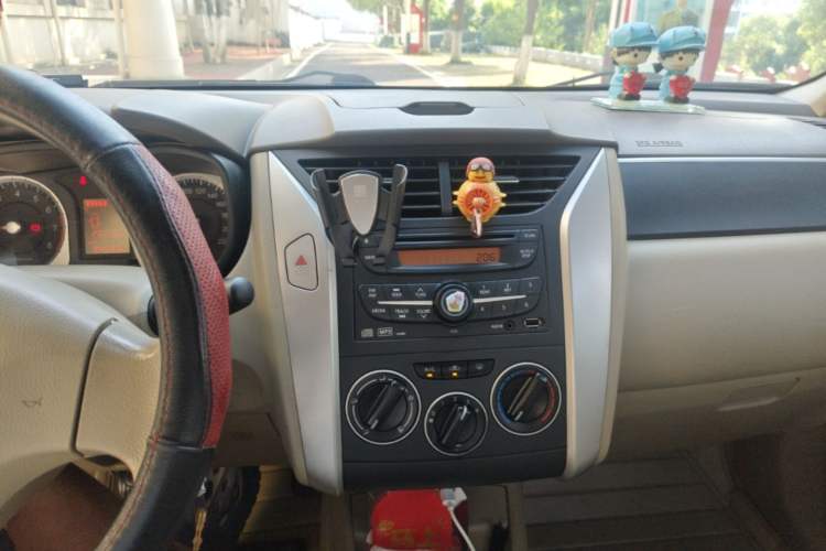 Used Venucia D50 2013 1.6L Manual Luxury Edition Audio And AC Panel