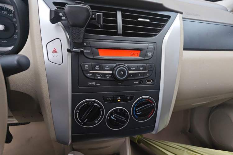 Used Venucia D50 2013 1.6L Automatic Fashion Edition Audio And AC Panel