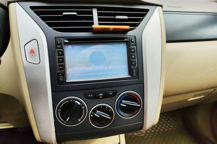 Used Venucia D50 2013 1.6L Manual Fashion Edition Audio And AC Panel