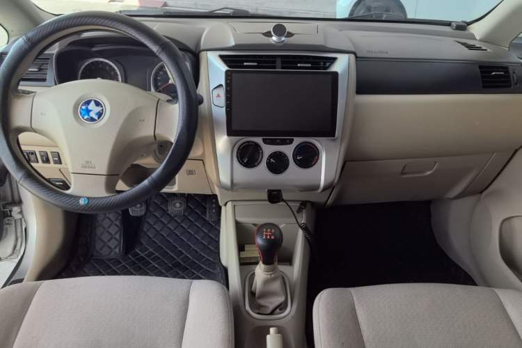 Used Venucia D50 2013 1.6L Manual Fashion Edition Center Console