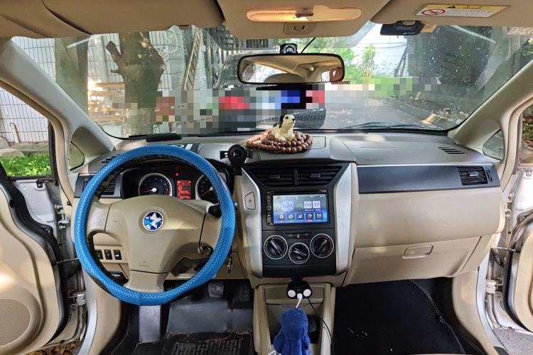 Used Venucia D50 2013 1.6L Manual Luxury Edition Center Console