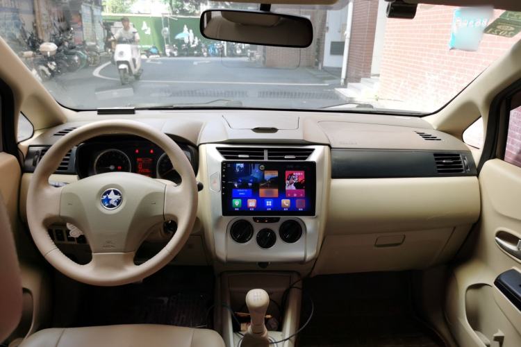 Used Venucia D50 2013 1.6L Manual Fashion Edition Center Console