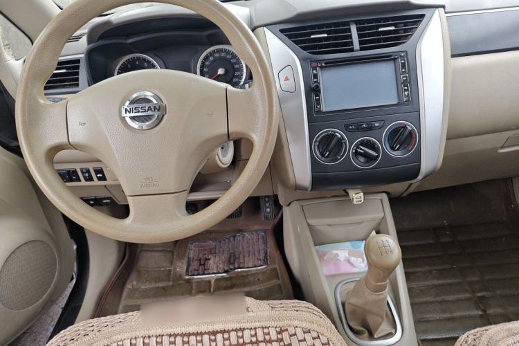 Used Venucia D50 2013 1.6L Manual Luxury Edition Center Console