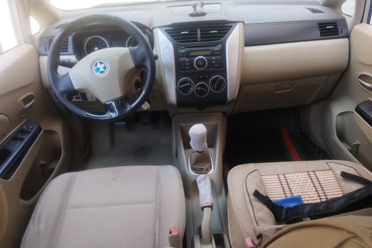 Used Venucia D50 2013 1.6L Manual Fashion Edition Center Console
