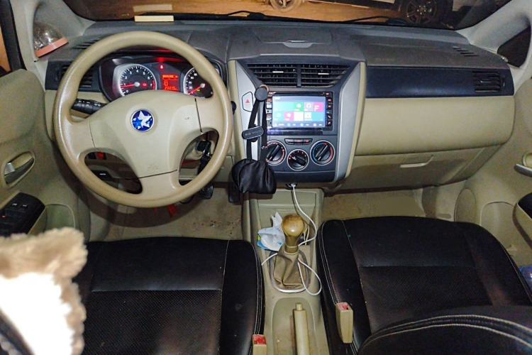 Used Venucia D50 2013 1.6L Manual Fashion Edition Center Console