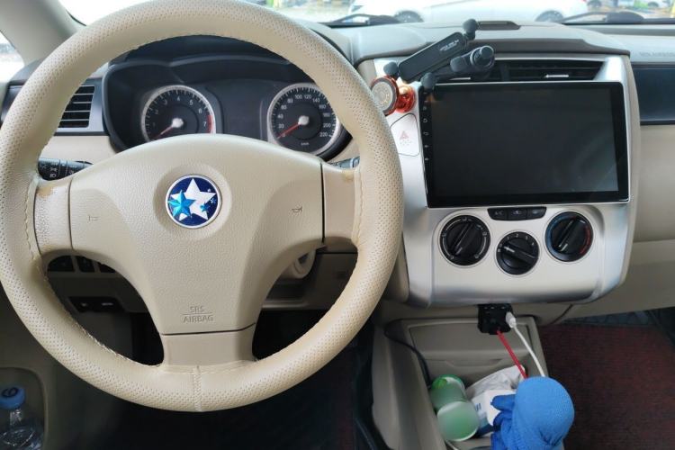 Used Venucia D50 2013 1.6L Manual Fashion Edition Center Console