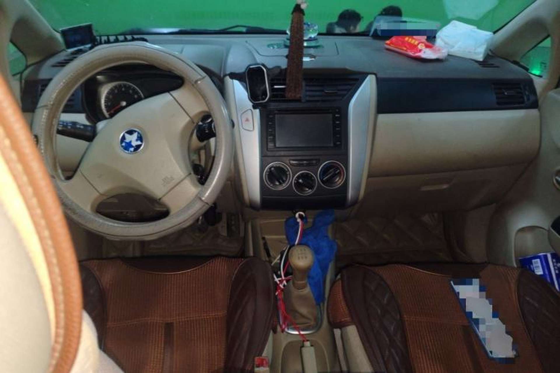Used Venucia D50 2013 1.6L Manual Fashion Edition Center Console