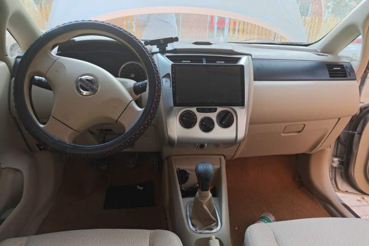 Used Venucia D50 2013 1.6L Manual Fashion Edition Center Console
