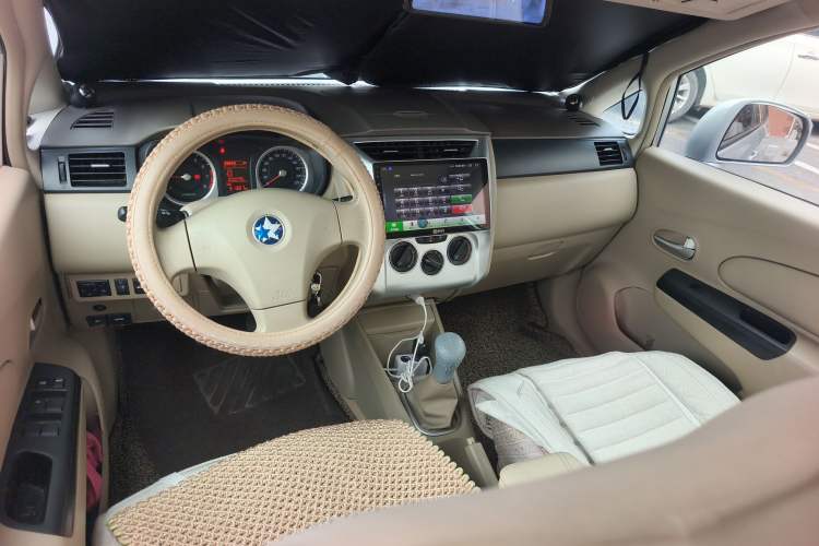 Used Venucia D50 2013 1.6L Manual Fashion Edition Center Console