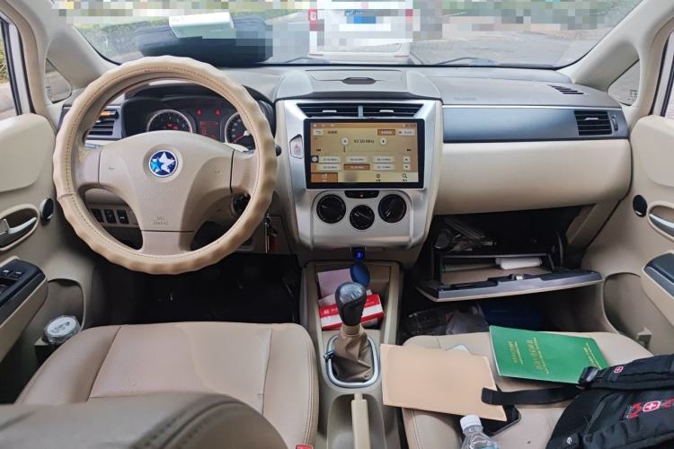 Used Venucia D50 2013 1.6L Manual Luxury Edition Center Console