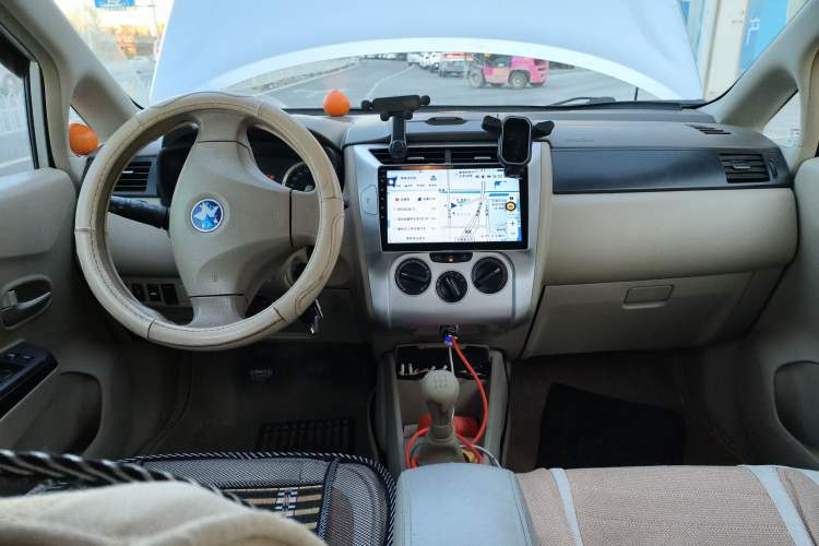 Used Venucia D50 2013 1.6L Manual Fashion Edition Center Console