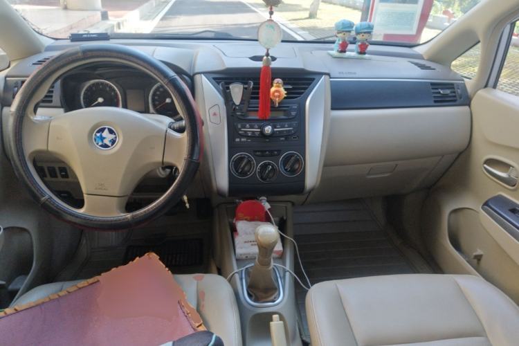 Used Venucia D50 2013 1.6L Manual Luxury Edition Center Console