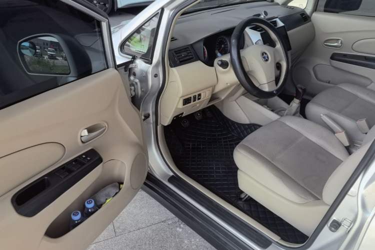 Used Venucia D50 2013 1.6L Manual Fashion Edition Driver Seat
