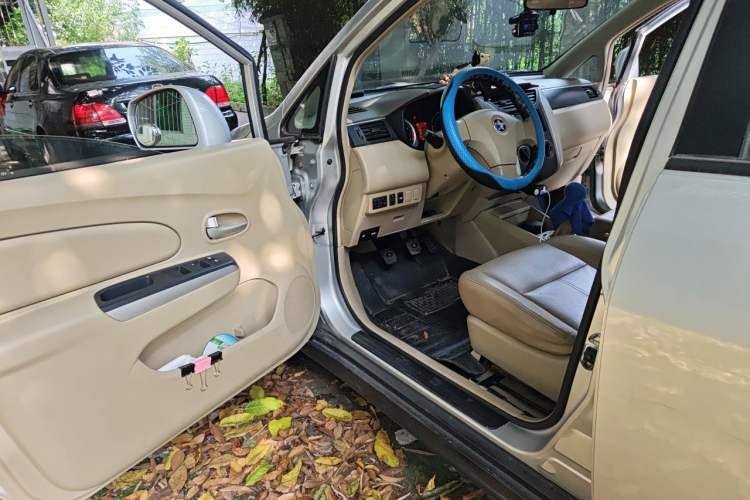 Used Venucia D50 2013 1.6L Manual Luxury Edition Driver Seat