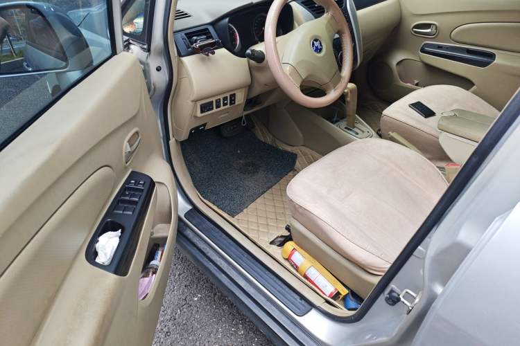Used Venucia D50 2013 1.6L Automatic Fashion Edition Driver Seat