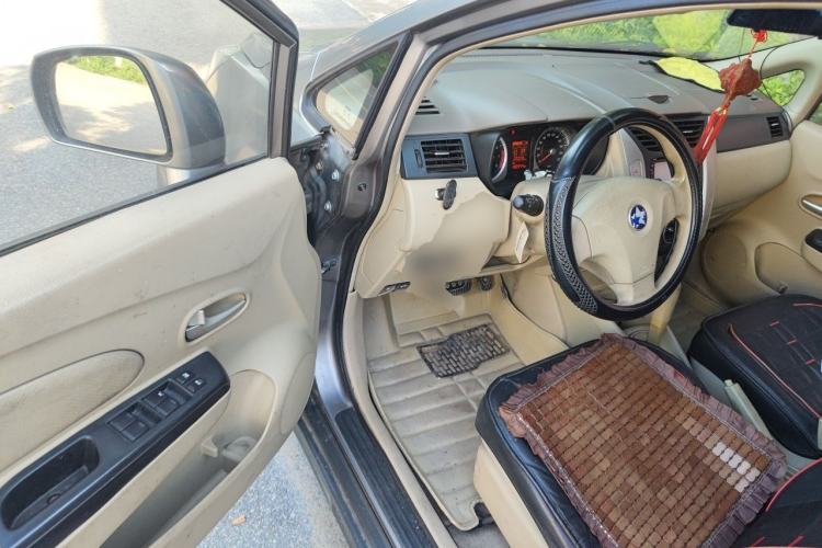 Used Venucia D50 2013 1.6L Automatic Fashion Edition Driver Seat