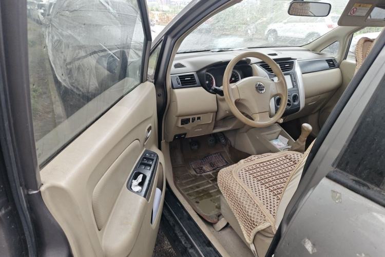 Used Venucia D50 2013 1.6L Manual Luxury Edition Driver Seat