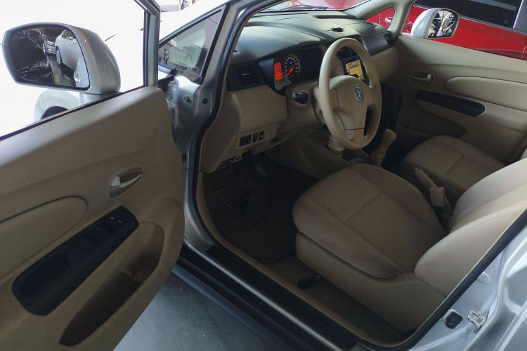 Used Venucia D50 2013 1.6L Manual Fashion Edition Driver Seat