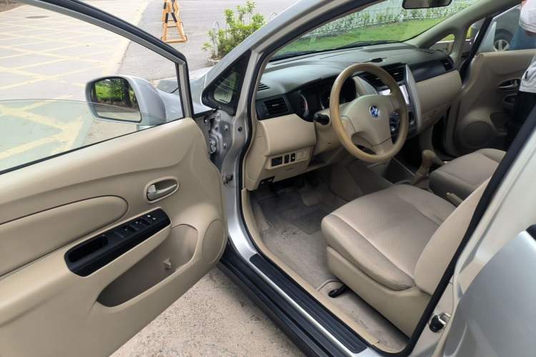 Used Venucia D50 2013 1.6L Manual Fashion Edition Driver Seat
