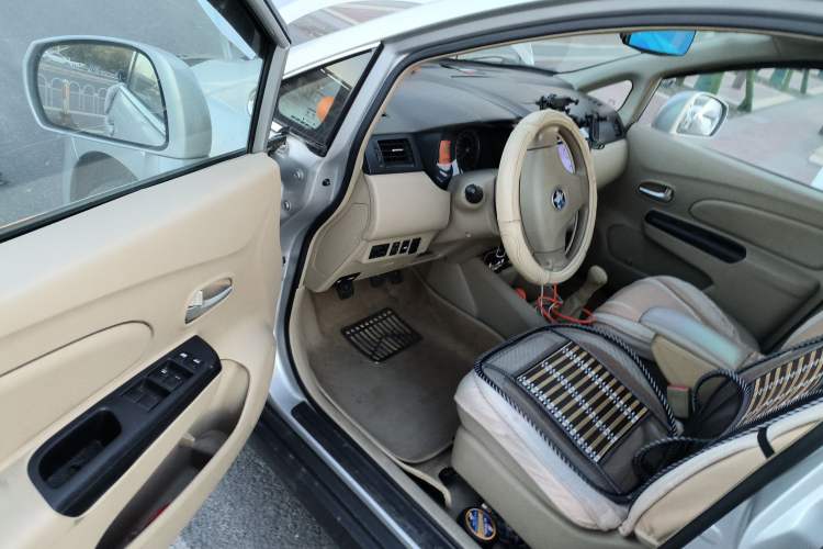 Used Venucia D50 2013 1.6L Manual Fashion Edition Driver Seat