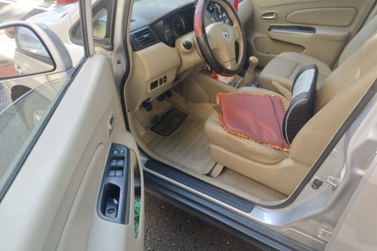 Used Venucia D50 2013 1.6L Manual Luxury Edition Driver Seat