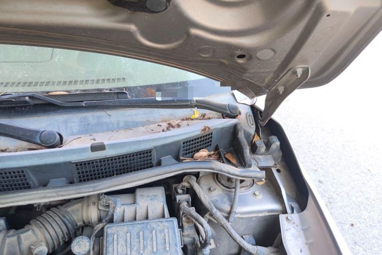 Used Venucia D50 2013 1.6L Automatic Fashion Edition Engine Bay Left