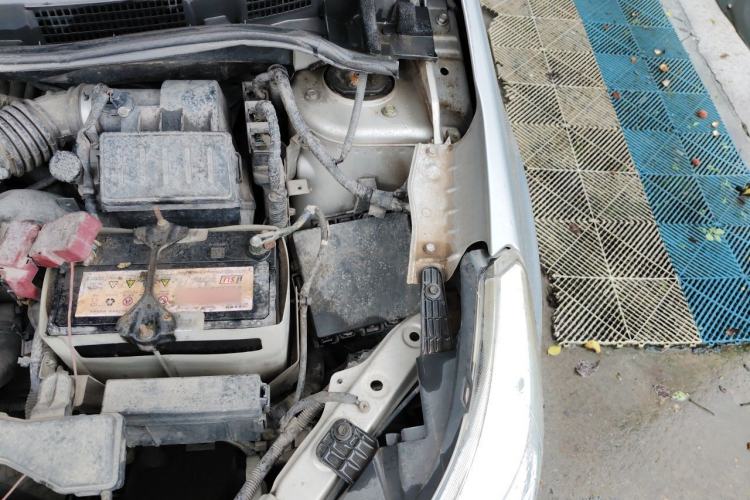 Used Venucia D50 2013 1.6L Manual Fashion Edition Engine Bay Left
