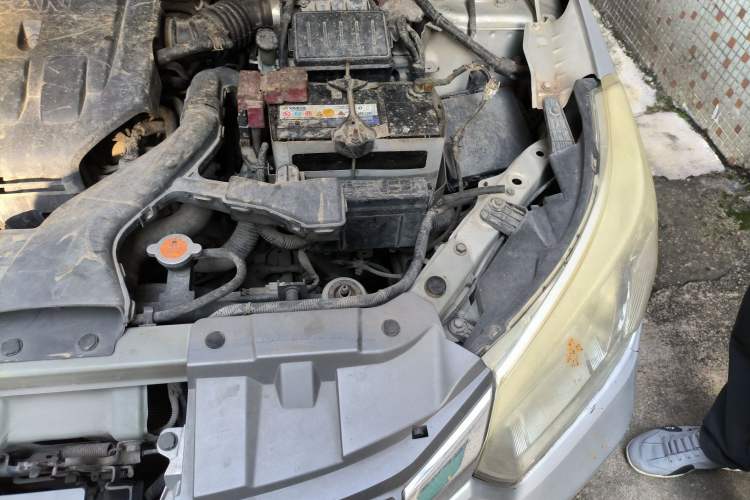 Used Venucia D50 2013 1.6L Manual Fashion Edition Engine Bay Left